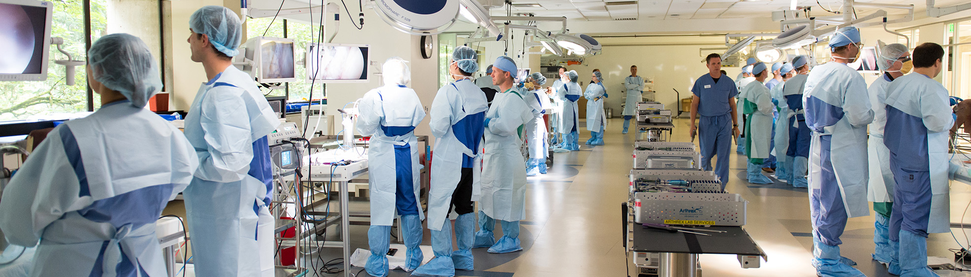 instructors and residents in the VirtuOHSU Simulation Center