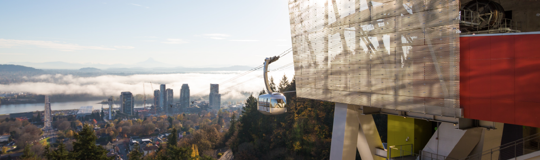 The OHSU Tram leaving the upper terminal