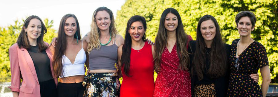 A group photo of the OHSU OB/GYN Residency Class of 2022.